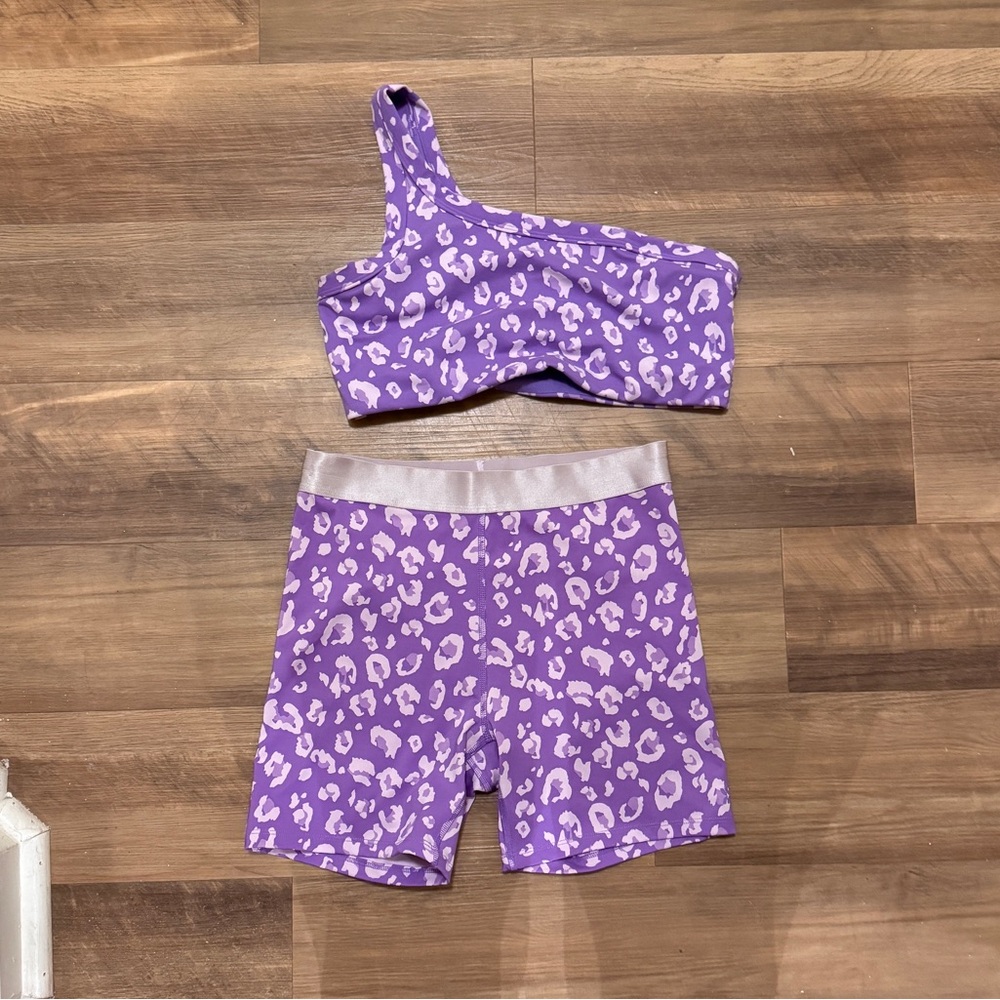 Motion Leopard Print Activewear Set – Medium